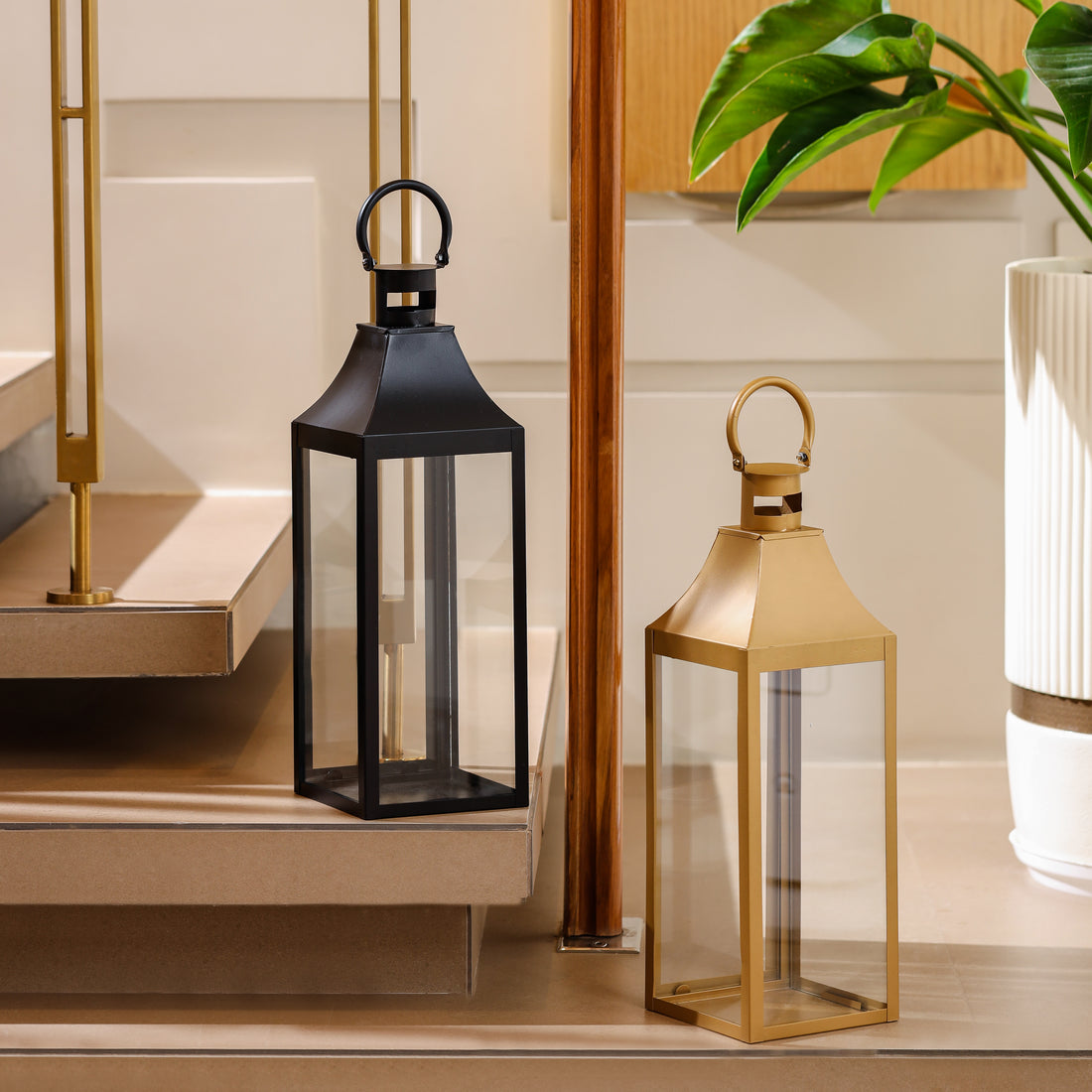 Grand Manor Lantern Golden Medium