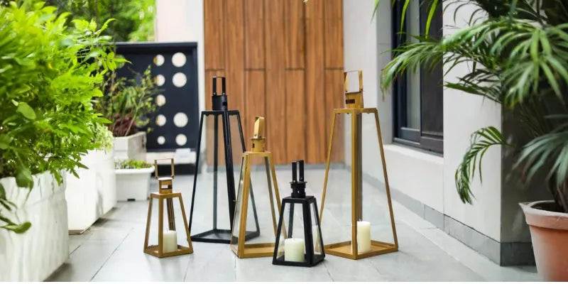 Entryway & Balcony Decor Ideas Using Lanterns & Trays