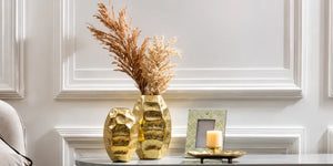 The Art of Decorating with Vases in Modern Homes