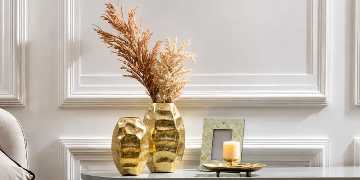 The Art of Decorating with Vases in Modern Homes