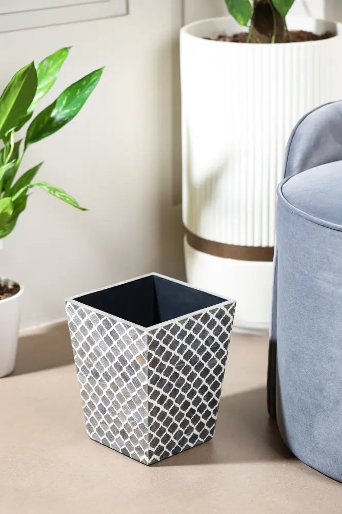 Grey Lattice Resin Dustbin