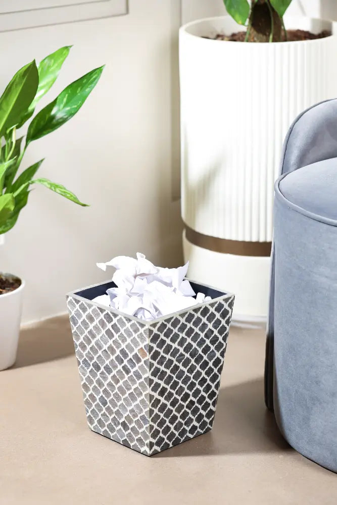 Grey Lattice Resin Dustbin