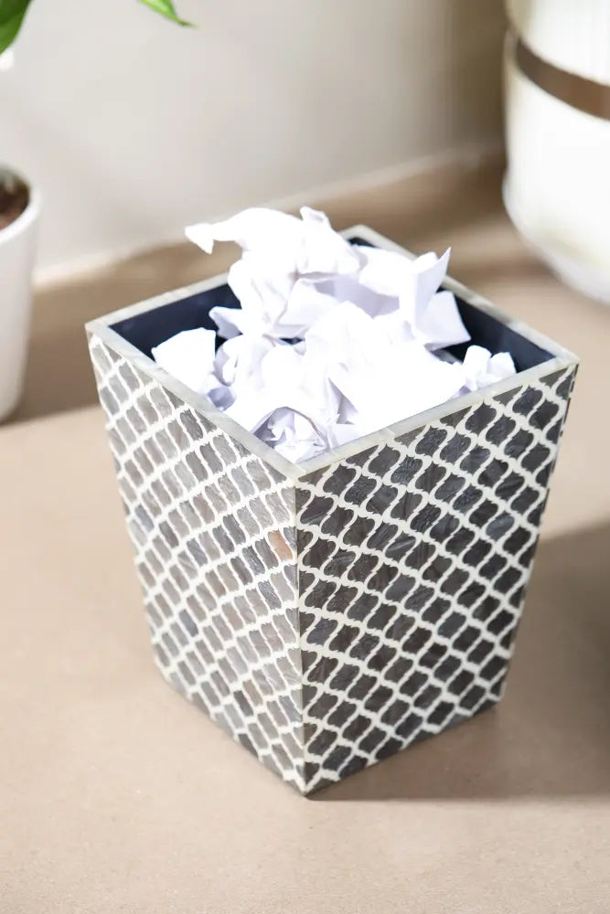 Grey Lattice Resin Dustbin