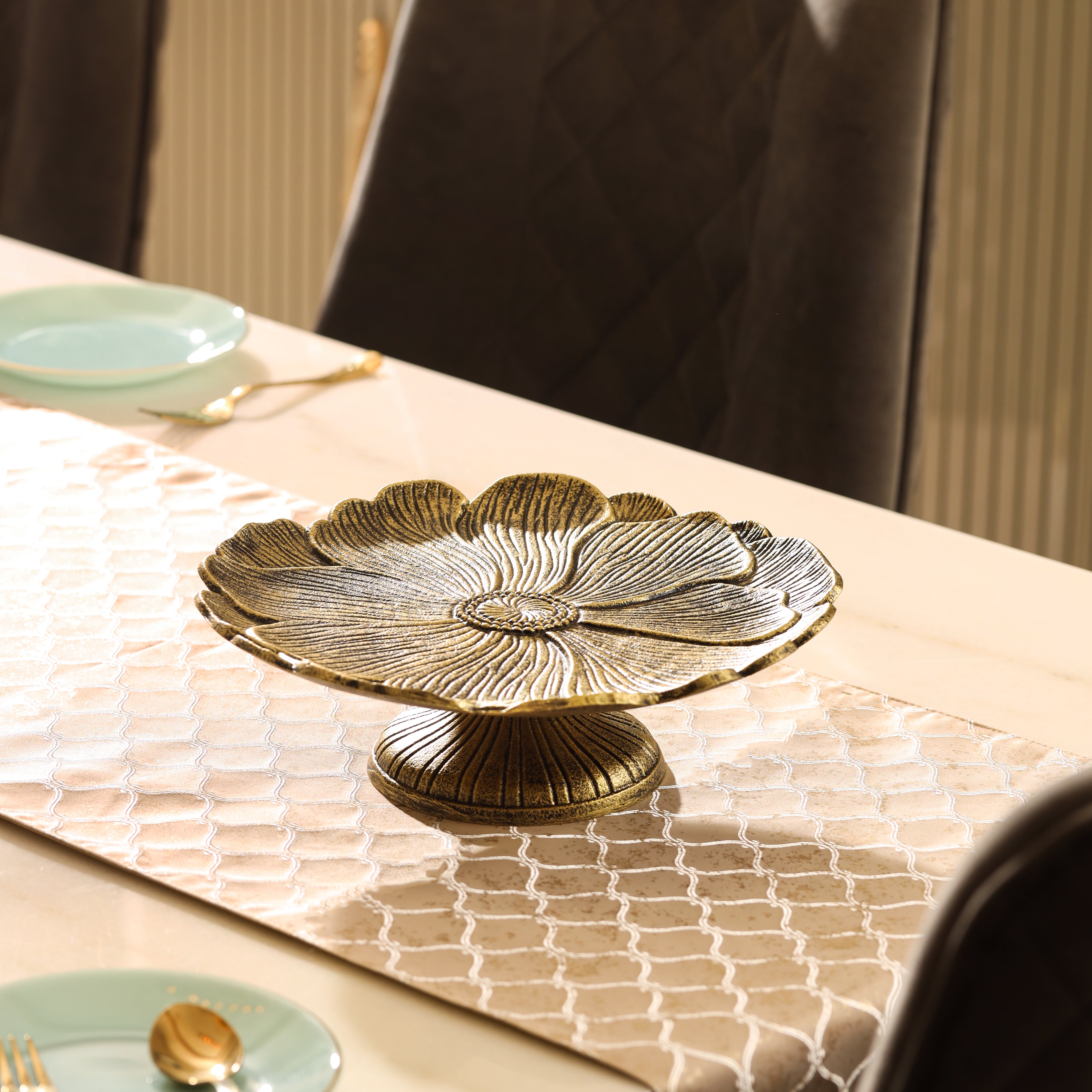 Antique Bloom Pedestal Stand - Large