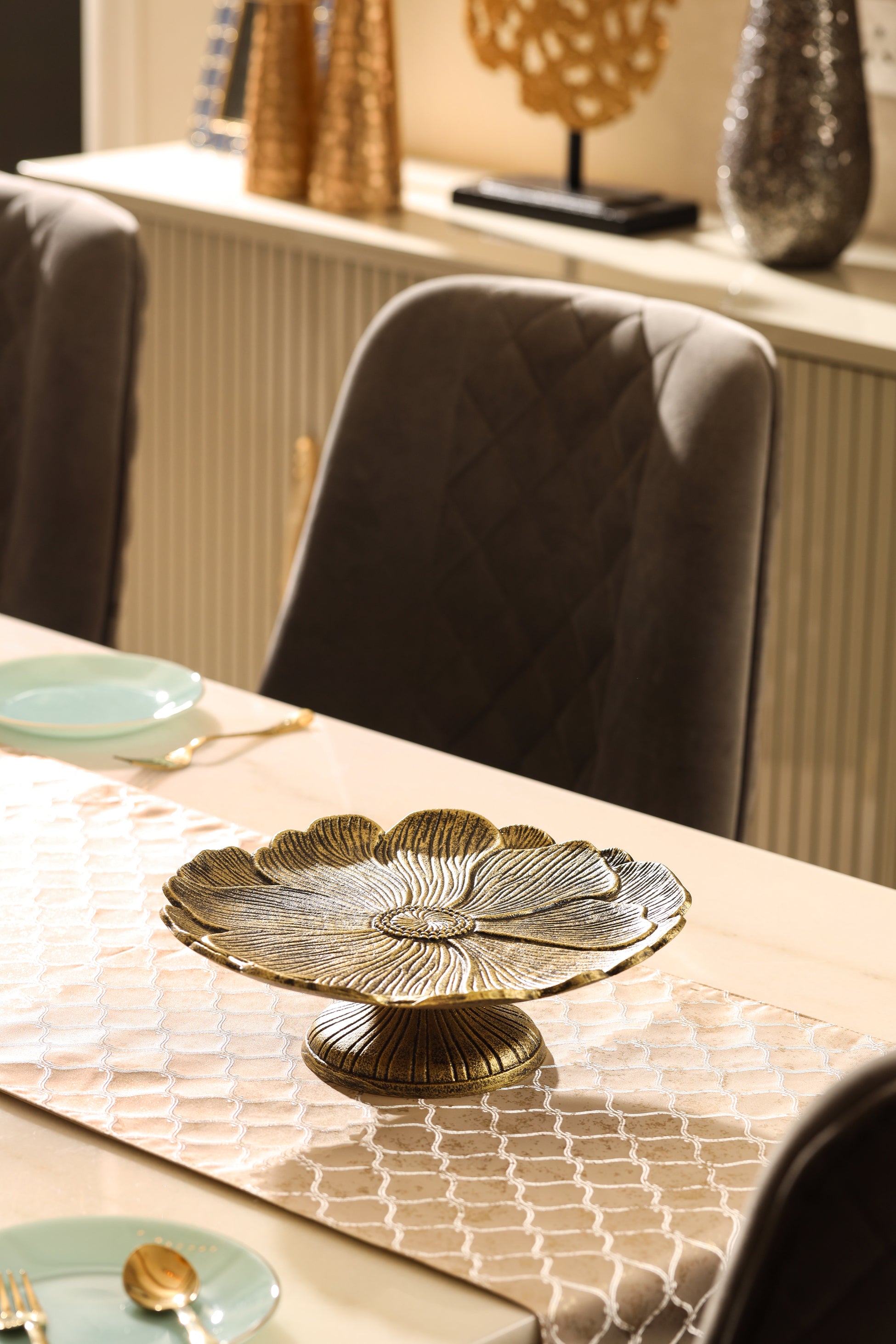 Antique Bloom Pedestal Stand - Large