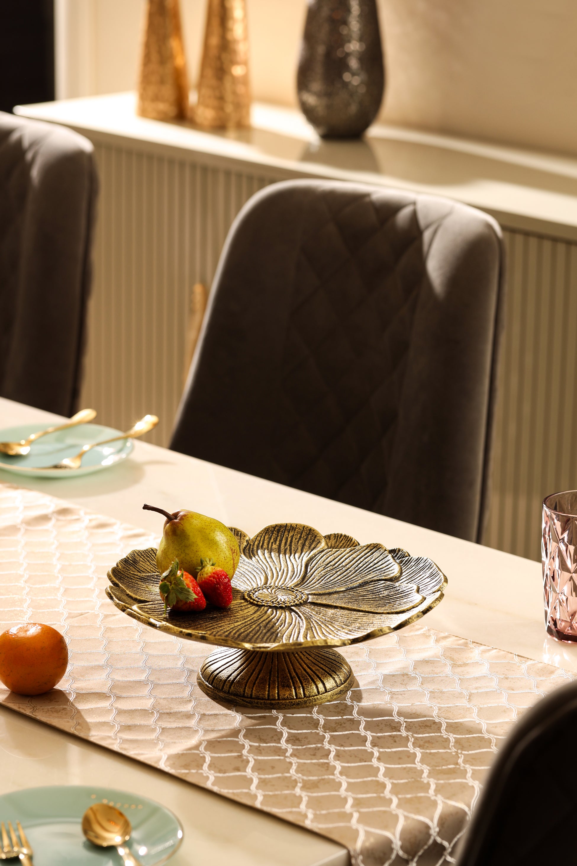 Antique Bloom Pedestal Stand - Large