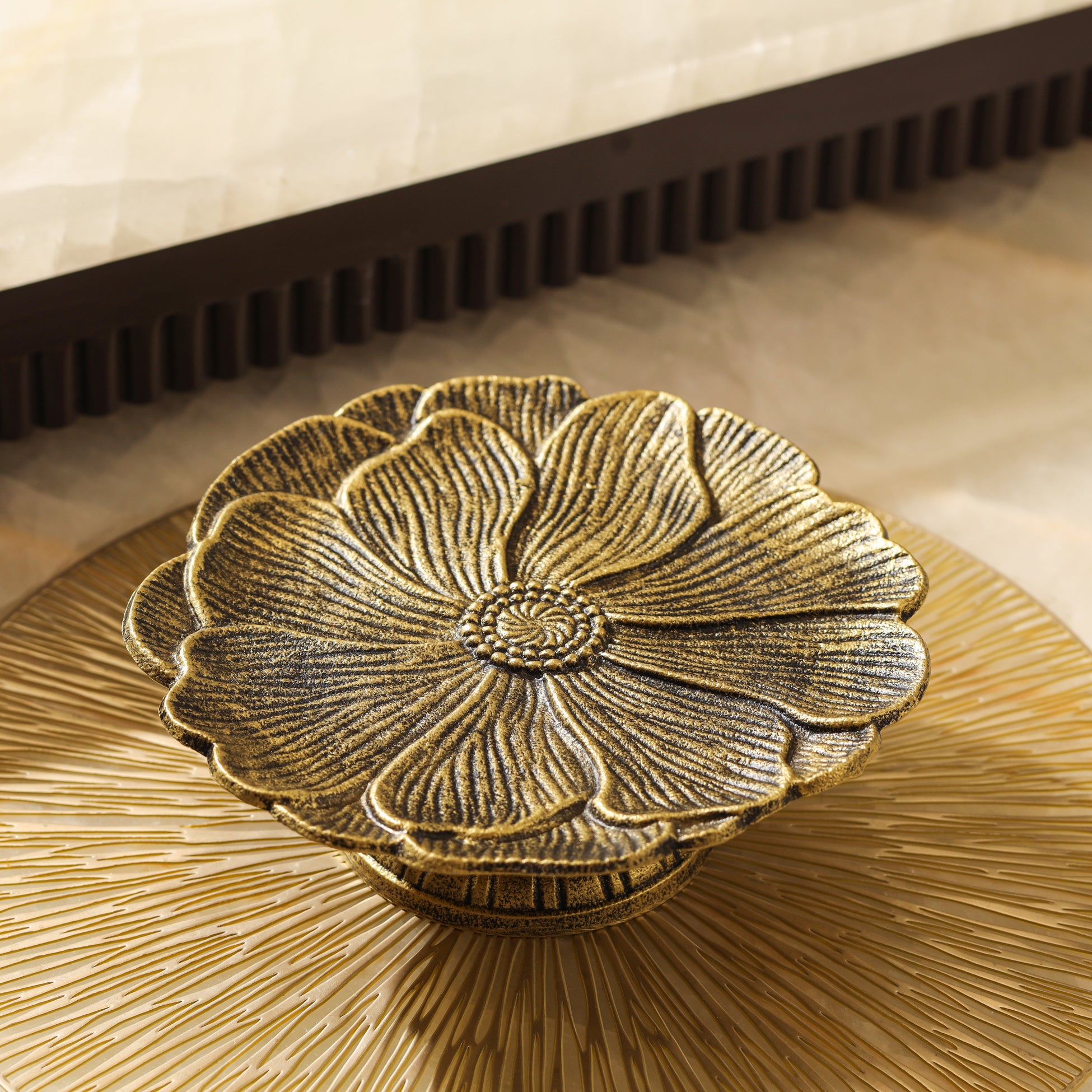 Antique Bloom Pedestal Stand - Small