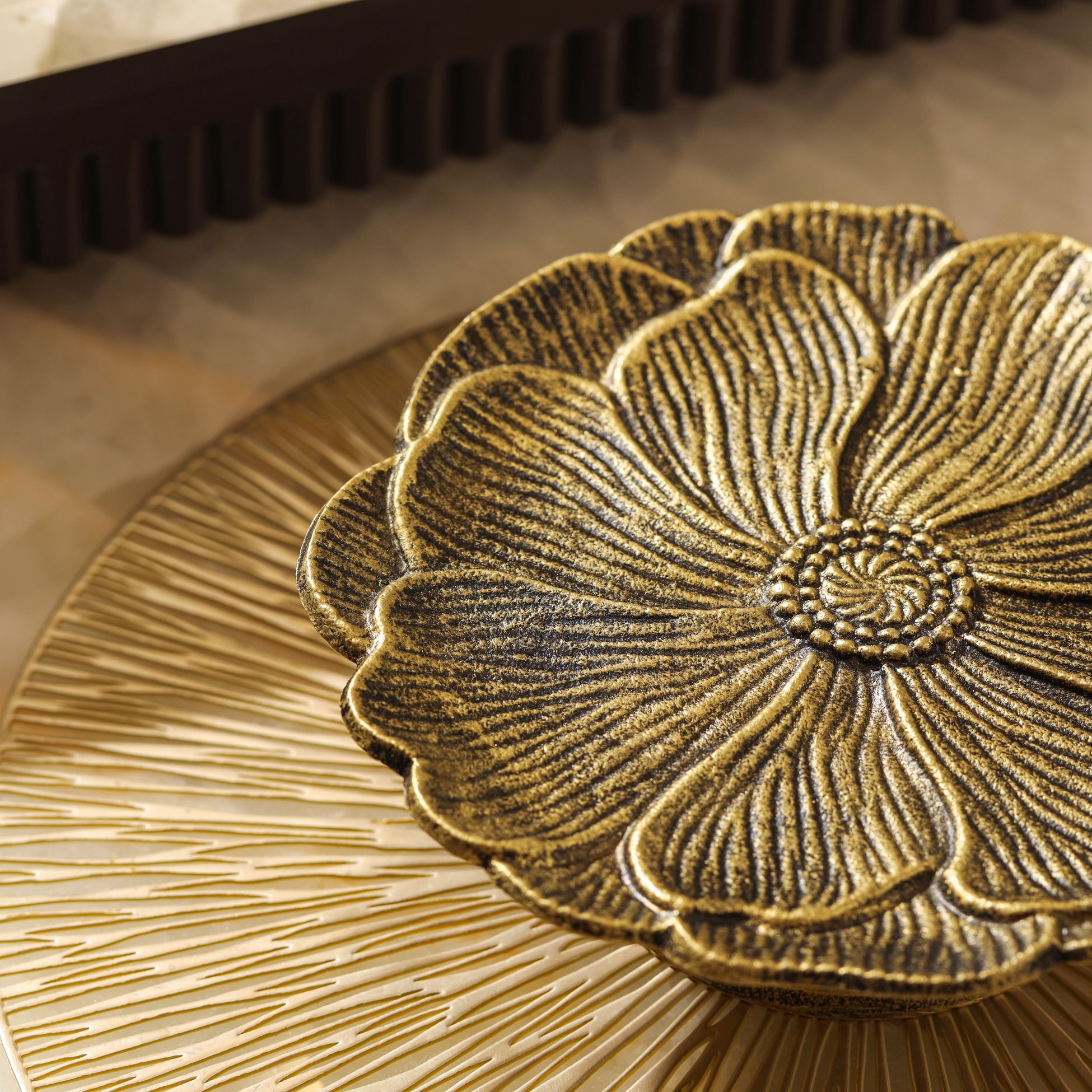 Antique Bloom Pedestal Stand - Small