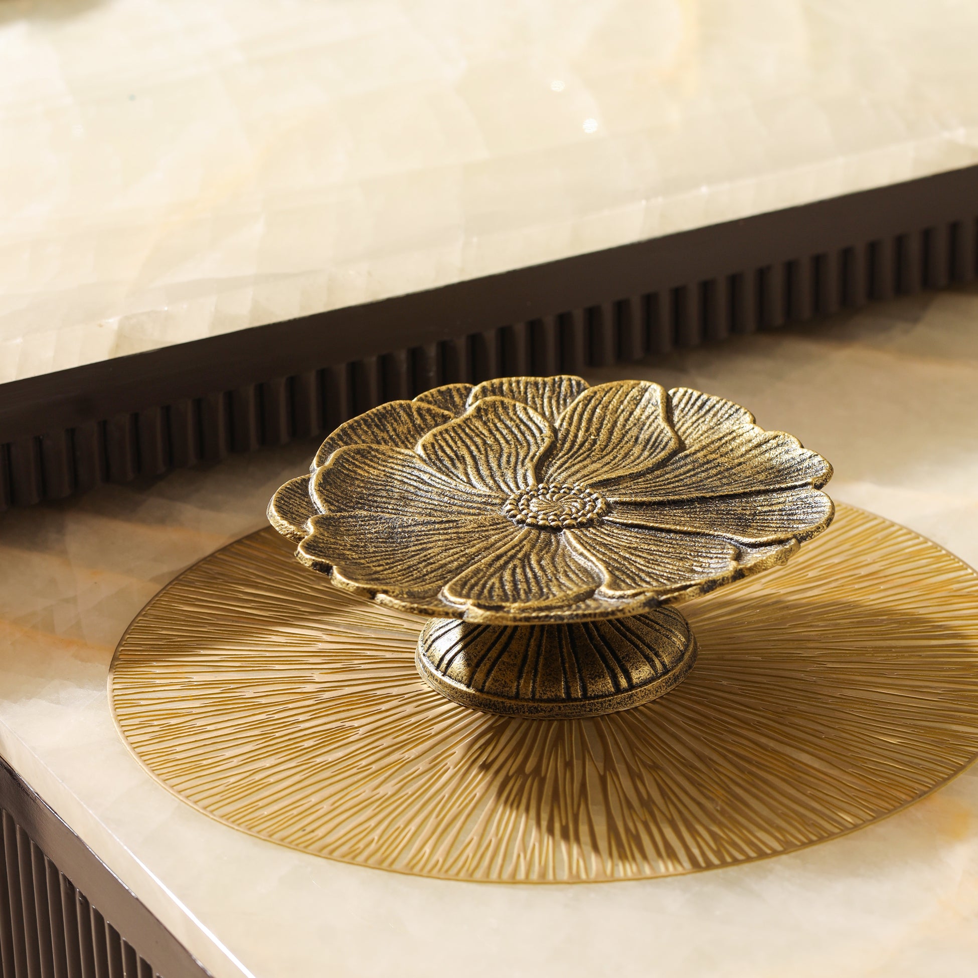 Antique Bloom Pedestal Stand - Small